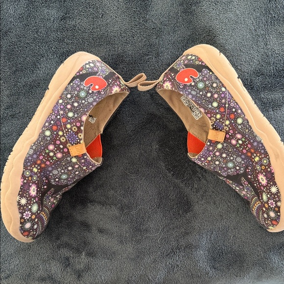 UIN Women's Black and Multicolor Slip-On Sneakers - Picture 6 of 9